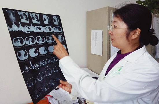 小伙泡网吧肺变马蜂窝:罪魁祸首是空气